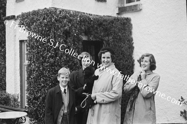 GLIN CASTLE GROUP IN RAIN DESMOND (K OF GLIN) FIELDA RACHEL AND MADAME FITZGERALD